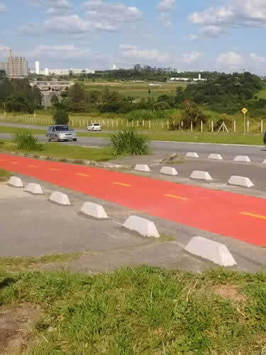 Pintura Vermelha em Sinalicação de Ciclovias