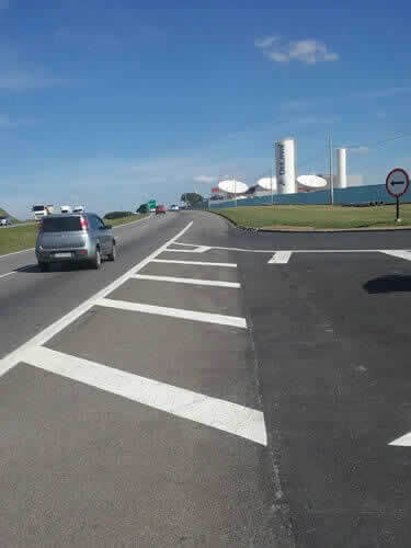 Estacionamento com Sinalização Avançada