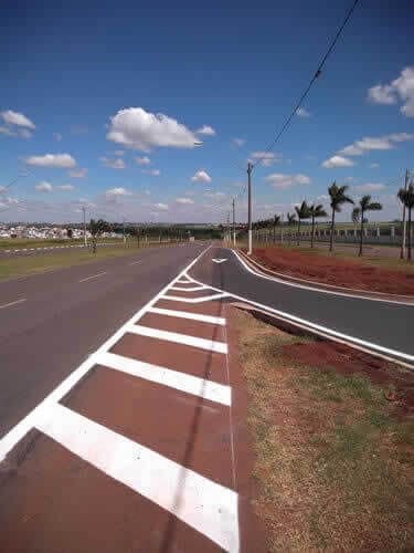 Estacionamento com Sinalização Avançada